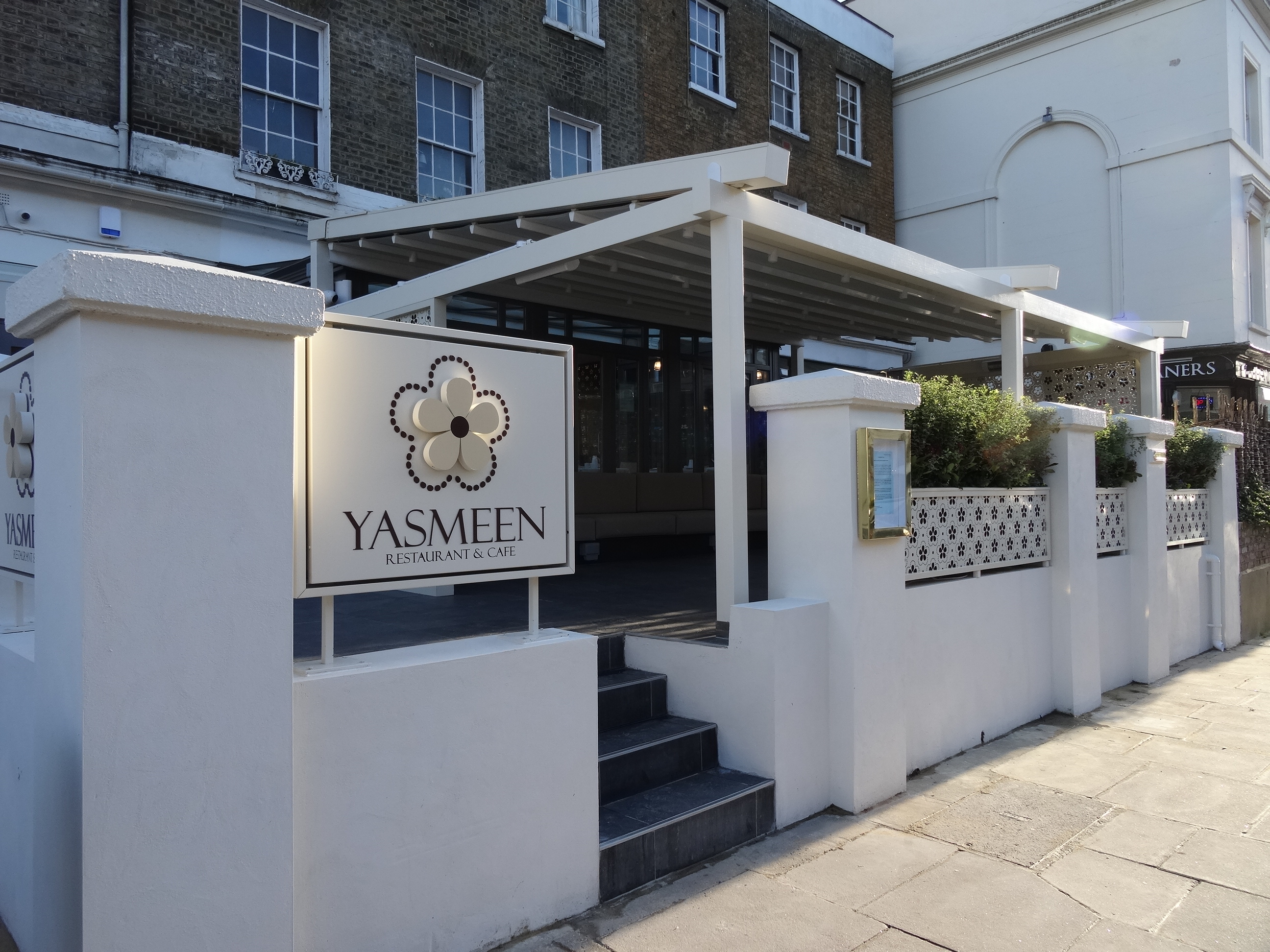 Yasmeen Restaurant 1 Blenheim Terrace, St John’s Wood, London. The Great Northern Tiling